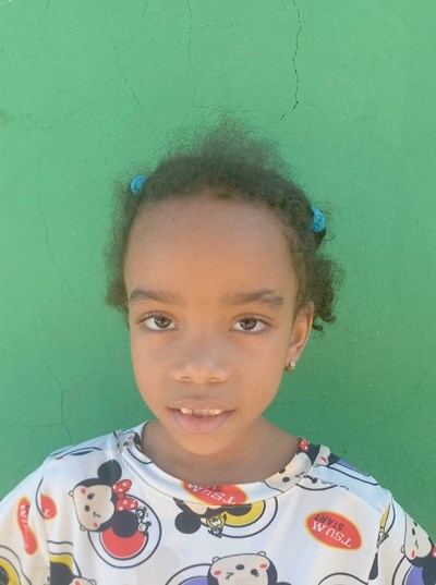 Help Isamar by becoming a child sponsor. Sponsoring a child is a rewarding and heartwarming experience.