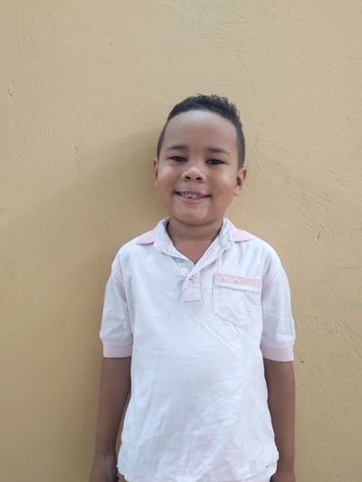 Help Ian David by becoming a child sponsor. Sponsoring a child is a rewarding and heartwarming experience.