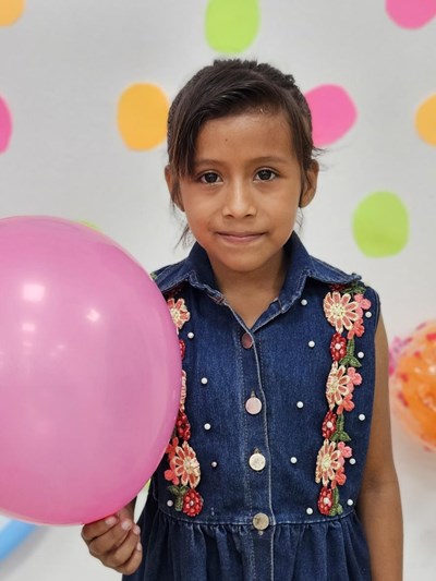 Help Iris Betzaida by becoming a child sponsor. Sponsoring a child is a rewarding and heartwarming experience.