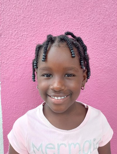 Help Liss Damiana by becoming a child sponsor. Sponsoring a child is a rewarding and heartwarming experience.