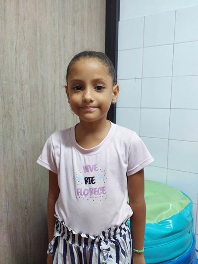 Help Yurleis Shari by becoming a child sponsor. Sponsoring a child is a rewarding and heartwarming experience.