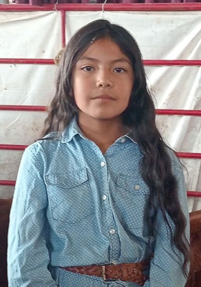 Ayude a Perla Isabel apadrinándole hoy. El apadrinamiento es una experiencia hermosa y gratificante.