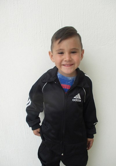 Ayude a Ian Abdiel apadrinándole hoy. El apadrinamiento es una experiencia hermosa y gratificante.