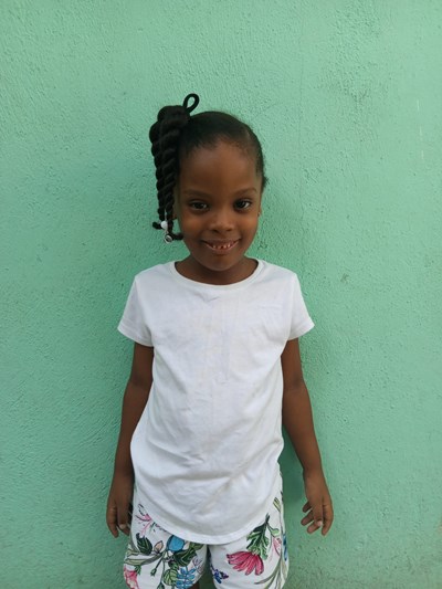 Help Franyeli Isabel by becoming a child sponsor. Sponsoring a child is a rewarding and heartwarming experience.