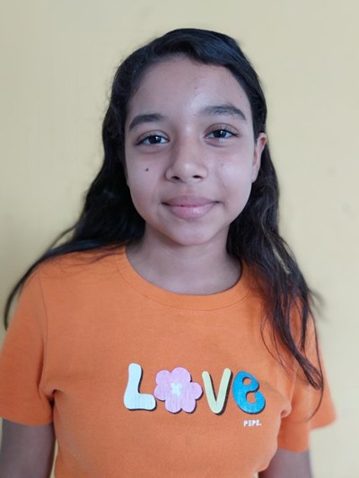Ayude a Melany Ariela apadrinándole hoy. El apadrinamiento es una experiencia hermosa y gratificante.