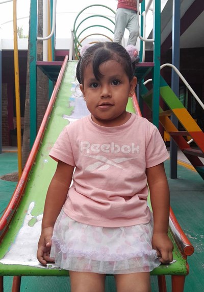 Ayude a Camila Guadalupe apadrinándole hoy. El apadrinamiento es una experiencia hermosa y gratificante.