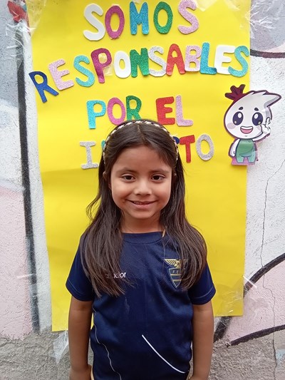 Ayude a Domenica Valentina apadrinándole hoy. El apadrinamiento es una experiencia hermosa y gratificante.
