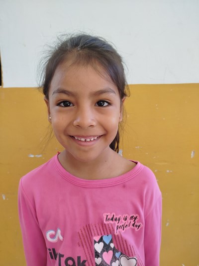 Ayude a Evelin Guadalupe apadrinándole hoy. El apadrinamiento es una experiencia hermosa y gratificante.