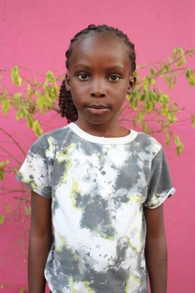 Help Kunda by becoming a child sponsor. Sponsoring a child is a rewarding and heartwarming experience.