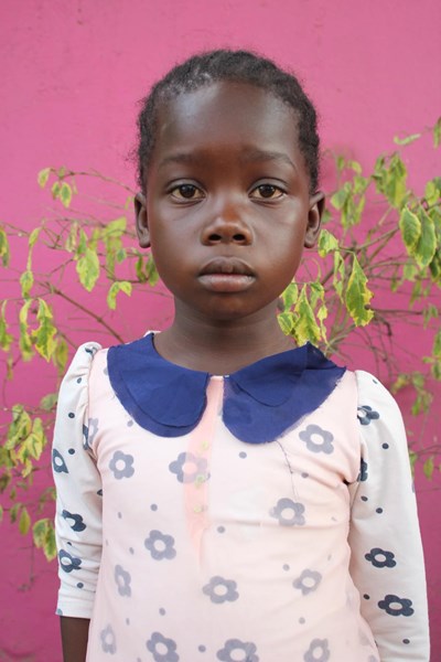 Help Monde by becoming a child sponsor. Sponsoring a child is a rewarding and heartwarming experience.