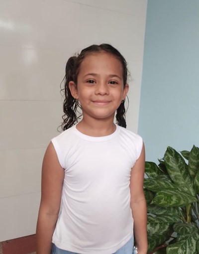 Help Neyrelin  Sofia by becoming a child sponsor. Sponsoring a child is a rewarding and heartwarming experience.