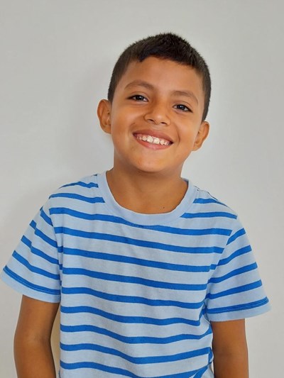 Help Anderson Mackavi by becoming a child sponsor. Sponsoring a child is a rewarding and heartwarming experience.