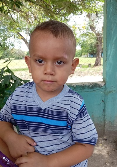 Ayude a Josian Jose apadrinándole hoy. El apadrinamiento es una experiencia hermosa y gratificante.