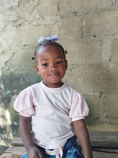 Help Anarleth by becoming a child sponsor. Sponsoring a child is a rewarding and heartwarming experience.