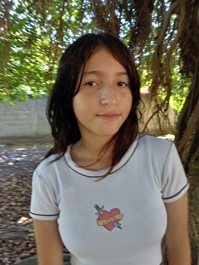 Ayude a Allison Yareli apadrinándole hoy. El apadrinamiento es una experiencia hermosa y gratificante.