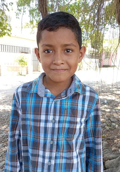 Ayude a Anibal Josue apadrinándole hoy. El apadrinamiento es una experiencia hermosa y gratificante.