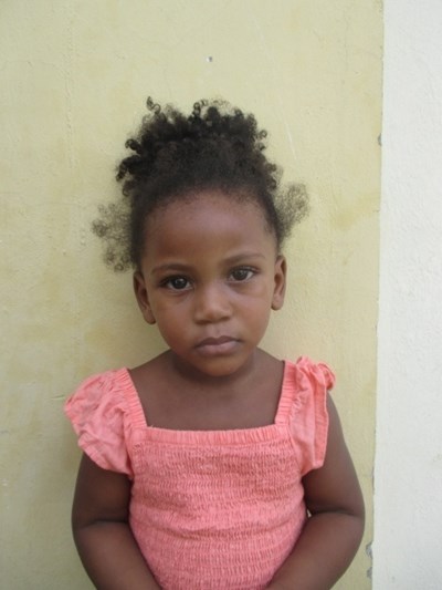 Help Sheisy by becoming a child sponsor. Sponsoring a child is a rewarding and heartwarming experience.