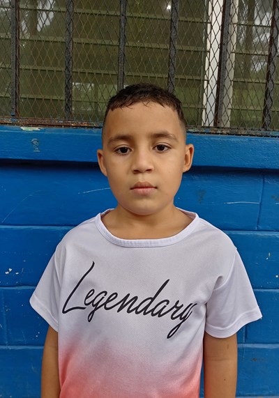 Ayude a Lucas Oman apadrinándole hoy. El apadrinamiento es una experiencia hermosa y gratificante.