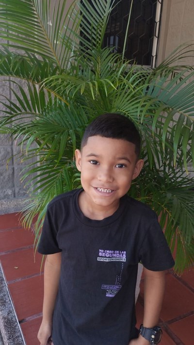 Help Oliver Rene by becoming a child sponsor. Sponsoring a child is a rewarding and heartwarming experience.