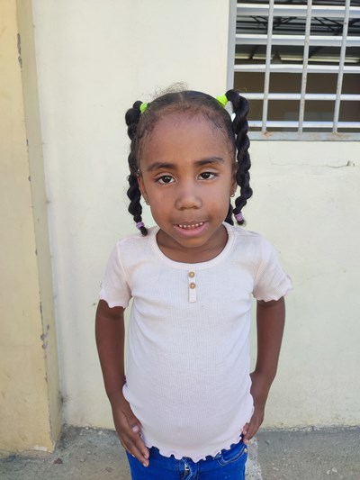 Help Jerelyn Maciel by becoming a child sponsor. Sponsoring a child is a rewarding and heartwarming experience.