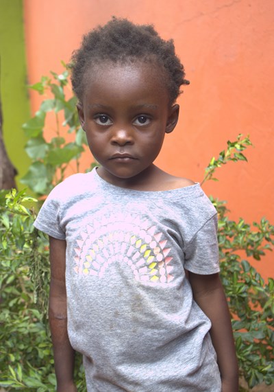 Help Elizabeth by becoming a child sponsor. Sponsoring a child is a rewarding and heartwarming experience.