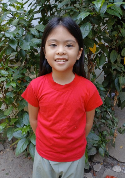 Ayude a Sofia Isabella apadrinándole hoy. El apadrinamiento es una experiencia hermosa y gratificante.