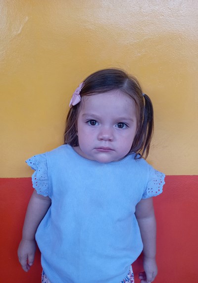 Ayude a Alice Rosmery apadrinándole hoy. El apadrinamiento es una experiencia hermosa y gratificante.