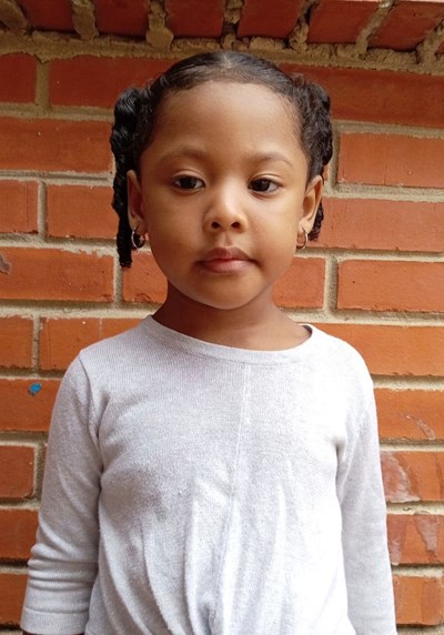 Help Milagro Victoria by becoming a child sponsor. Sponsoring a child is a rewarding and heartwarming experience.