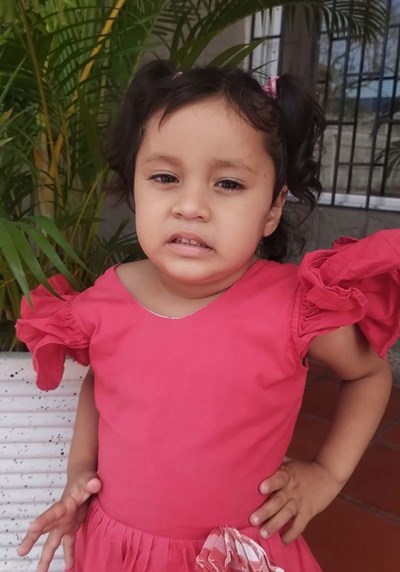 Ayude a Skarlett Ximena apadrinándole hoy. El apadrinamiento es una experiencia hermosa y gratificante.