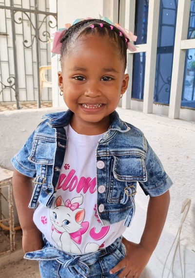 Help Salomé Sophia by becoming a child sponsor. Sponsoring a child is a rewarding and heartwarming experience.