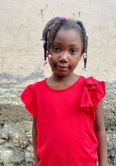 Help Mayelin Dariana by becoming a child sponsor. Sponsoring a child is a rewarding and heartwarming experience.