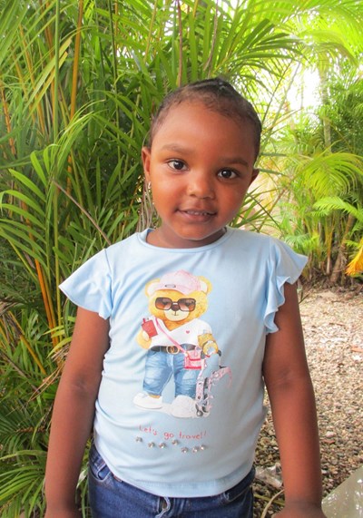 Help Emma Johsiell by becoming a child sponsor. Sponsoring a child is a rewarding and heartwarming experience.