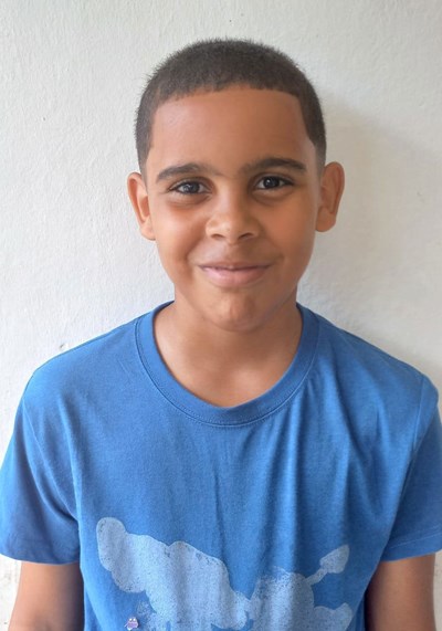 Ayude a Franklin Esteban apadrinándole hoy. El apadrinamiento es una experiencia hermosa y gratificante.