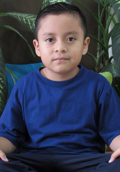 Ayude a Dylan Santiago Alexander apadrinándole hoy. El apadrinamiento es una experiencia hermosa y gratificante.