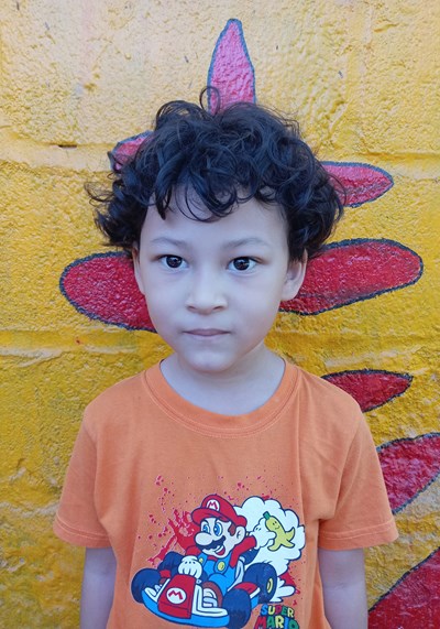 Ayude a Steven Aaron apadrinándole hoy. El apadrinamiento es una experiencia hermosa y gratificante.